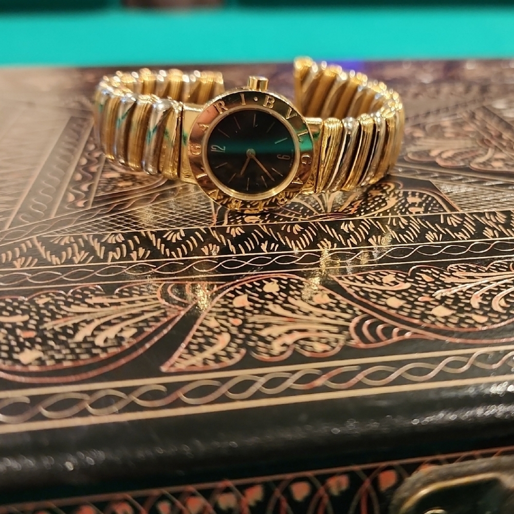 Ladies 18K Gold Bulgari Tubogas Wristwatch